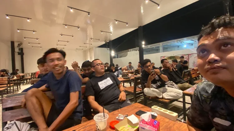 Dukungan Moral, Warga Sumenep Nobar Timnas