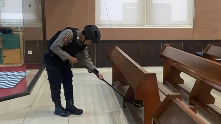 Sterilisasi Gereja Pamekasan Amankan Paskah 2026