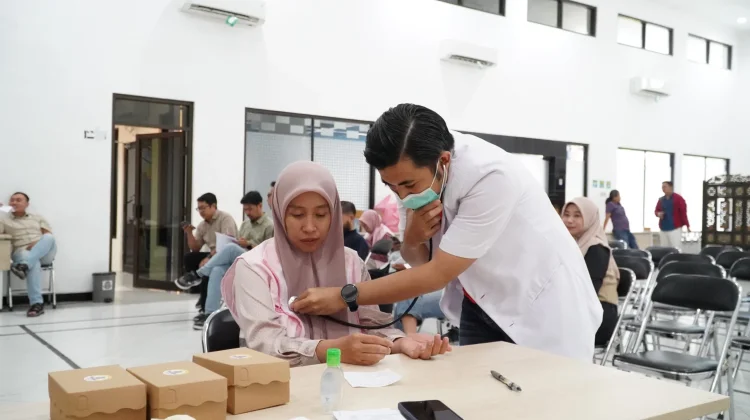Peringati Hari Buruh Nasional, PLN UP3 Madura Gelar CKG
