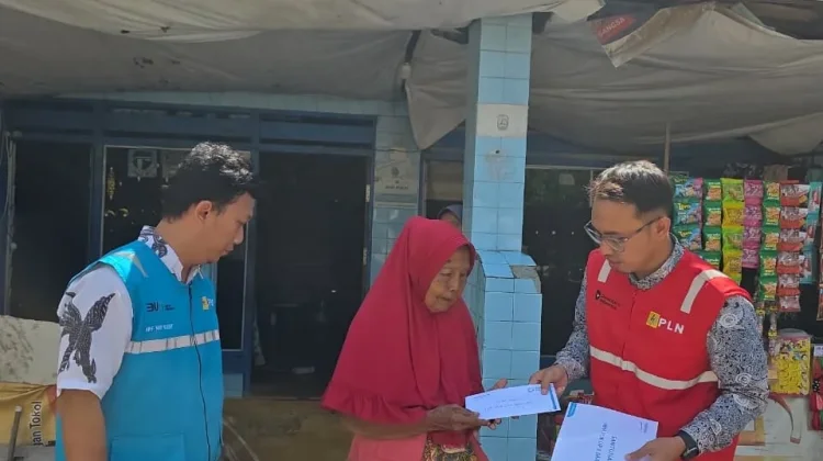 Sentuhan Kemanusiaan PLN di Pelosok Pamekasan