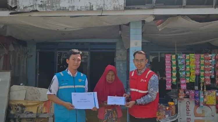 Sentuhan Kemanusiaan PLN di Pelosok Pamekasan
