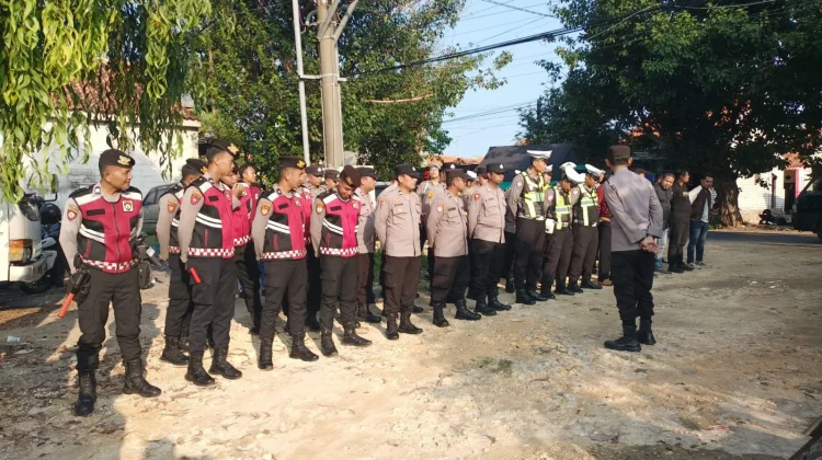 Pengamanan Jalur Tradisi ‘Per-Peran’ di Pamekasan