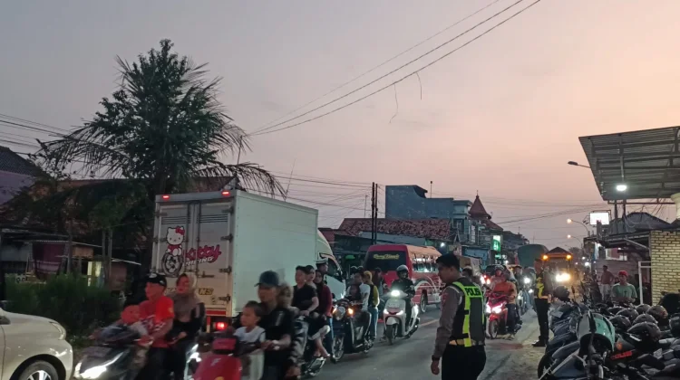 Pengamanan Jalur Tradisi ‘Per-Peran’ di Pamekasan