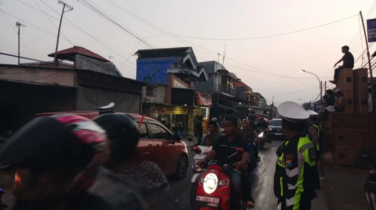 Pengamanan Jalur Tradisi ‘Per-Peran’ di Pamekasan