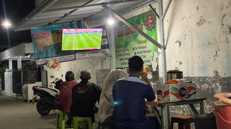 Hangatnya Mie Goreng dan Euforia Piala Dunia