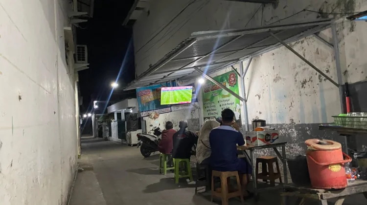 Hangatnya Mie Goreng dan Euforia Piala Dunia
