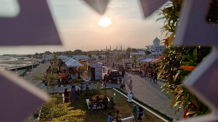 Liburan di Pantai New Harton Sampang