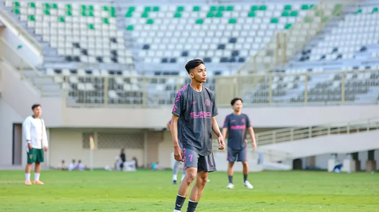 Komunitas Fun Football HN FC Jajal Rumput Stadion Maguwoharjo