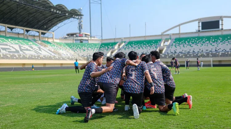 Komunitas Fun Football HN FC Jajal Rumput Stadion Maguwoharjo