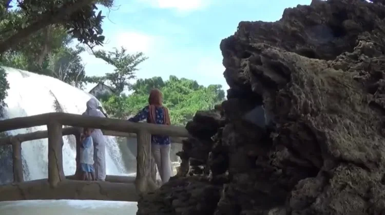 Menikmati Pesona Air Terjun Toroan Sampang