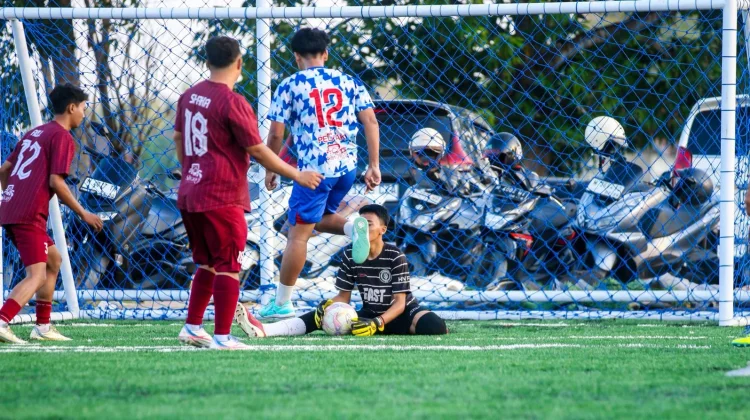Jajal Rumput Lapangan Mini Soccer Anyar di Sumenep