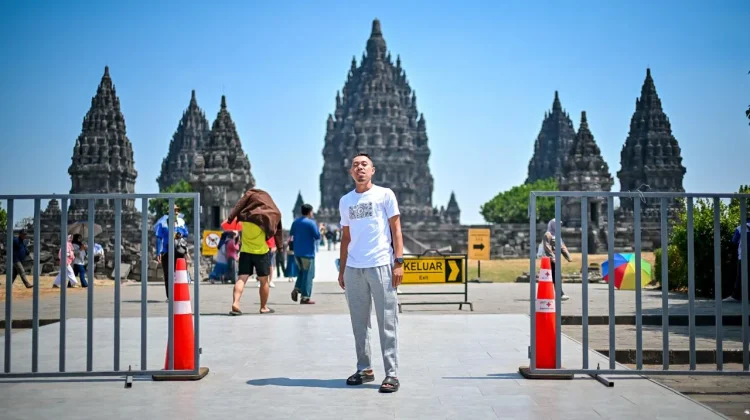 Libur Akhir Pekan, Wisatawan Padati Taman Wisata Candi Prambanan