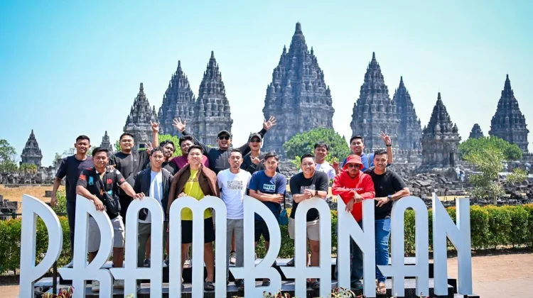 Libur Akhir Pekan, Wisatawan Padati Taman Wisata Candi Prambanan