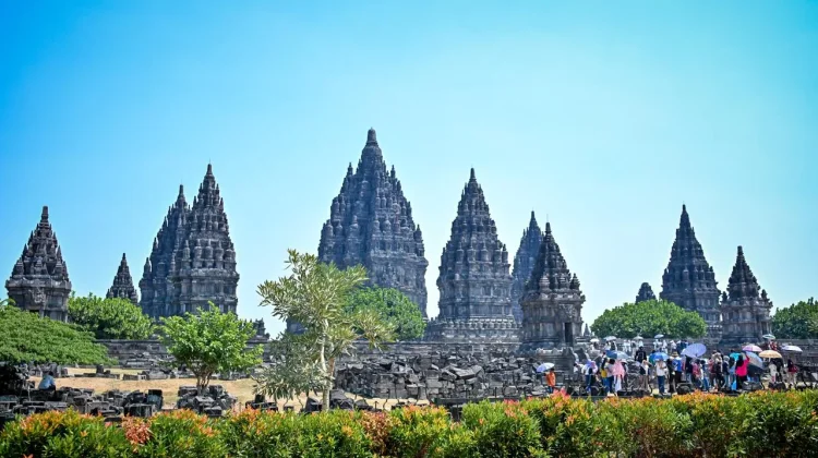 Libur Akhir Pekan, Wisatawan Padati Taman Wisata Candi Prambanan