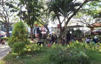 Band Lokal Hibur Pengunjung CFD di Taman Wijaya Kusuma