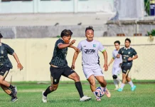 Bermain Bola di Rumah Deltras Sidoarjo
