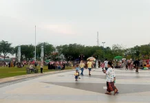 Suasana H+2 Lebaran di Alun-alun Trunojoyo Sampang