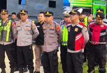 Tradisi Per - Peran , Polres Pamekasan Siaga Jalur Protokol