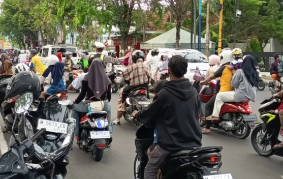 Suasana Lalu Lintas di Pamekasan jelang Buka Puasa