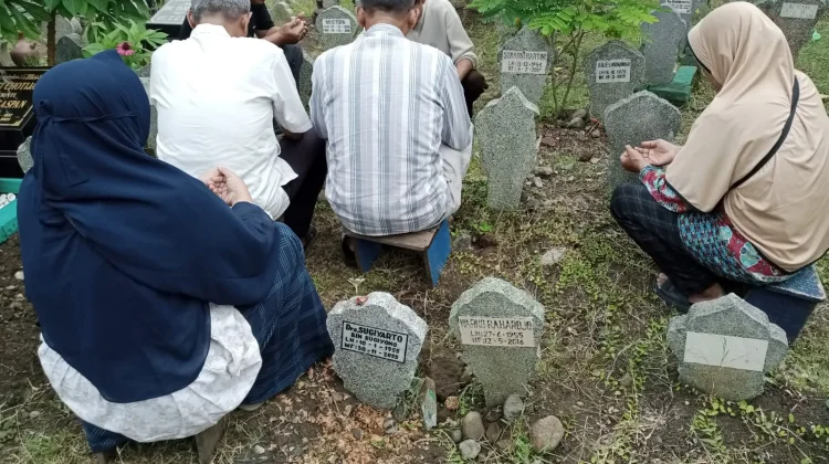 Jelang Ramadan, Pemakaman Sitembok Pandean Lamper Dipenuhi Peziarah