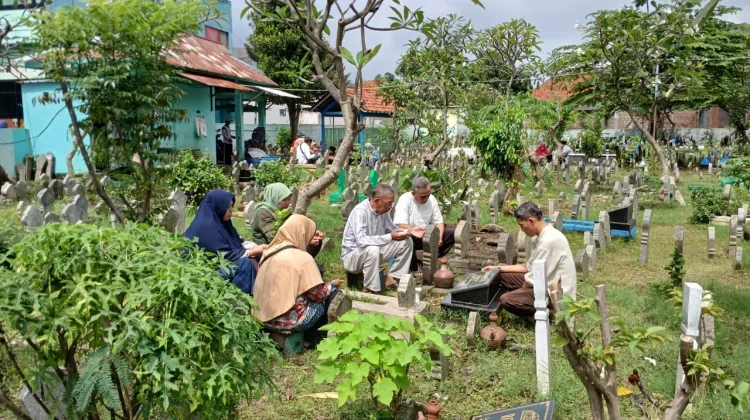 Jelang Ramadan, Pemakaman Sitembok Pandean Lamper Dipenuhi Peziarah