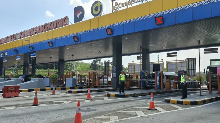 Pemudik Masuk Semarang Mulai Mendominasi di GT Kalikangkung