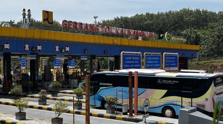 Pemudik Masuk Semarang Mulai Mendominasi di GT Kalikangkung