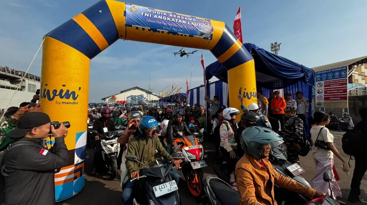 Momen Mudik Gratis Bersama TNI AL di Tanjung Mas