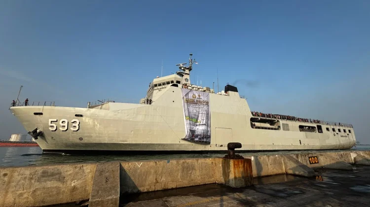 Momen Mudik Gratis Bersama TNI AL di Tanjung Mas
