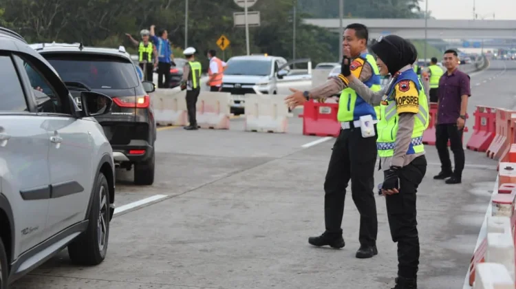 One Way Lokal, Polres Semarang Pecah Kepadatan Kendaraan di Jalur Tol