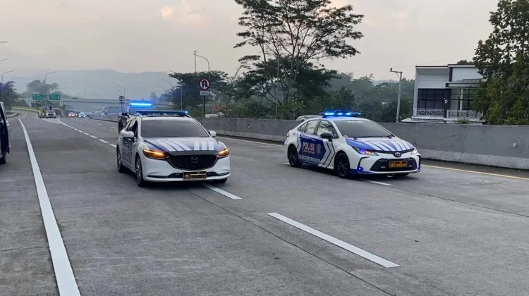 One Way Lokal, Polres Semarang Pecah Kepadatan Kendaraan di Jalur Tol