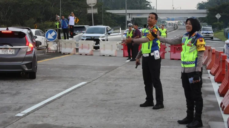 One Way Lokal, Polres Semarang Pecah Kepadatan Kendaraan di Jalur Tol