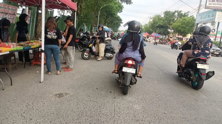 H-3 Lebaran, Pedagang Takjil Kawasan Jolotundo Kota Semarang Mulai Sepi