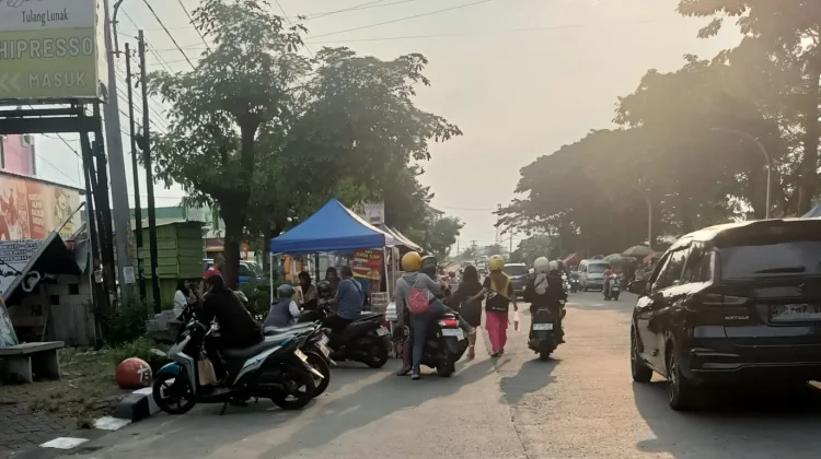 H-3 Lebaran, Pedagang Takjil Kawasan Jolotundo Kota Semarang Mulai Sepi