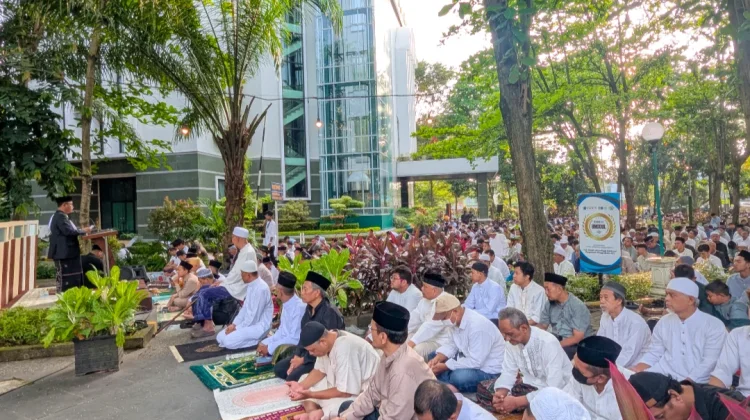 Ribuan Warga Muhammadiyah Salat Idulditri di Unimus Semarang