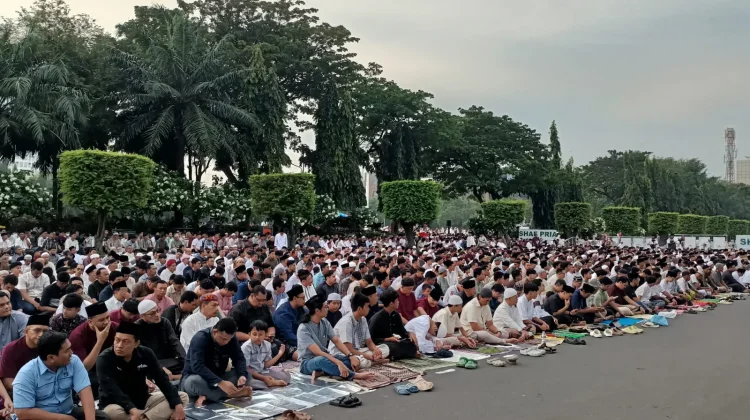 Ribuan Umat Muslim Ikuti Salat Idulfitri di Lapangan Simpanglima Semarang