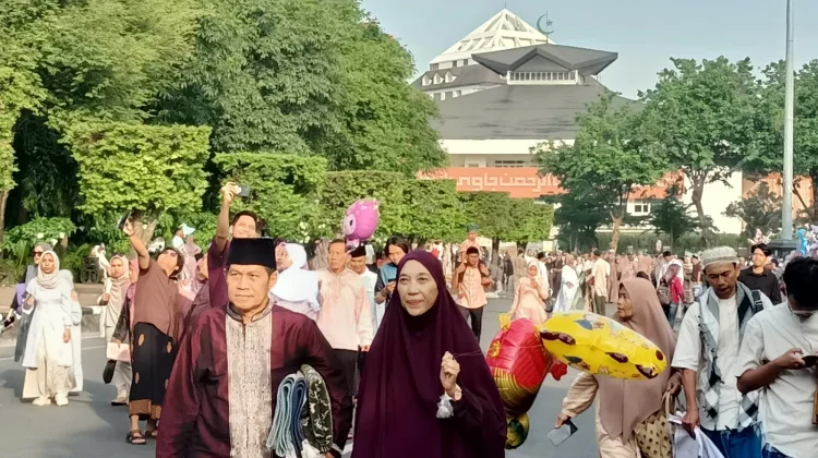 Ribuan Umat Muslim Ikuti Salat Idulfitri di Lapangan Simpanglima Semarang