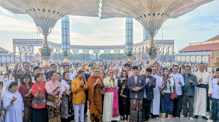 Idulfitri, Sejumlah Tokoh Lintas Agama Bersilaturahmi di MAJT