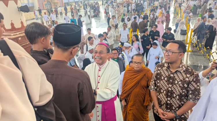 Idulfitri, Sejumlah Tokoh Lintas Agama Bersilaturahmi di MAJT