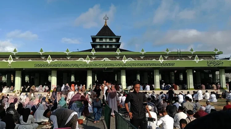 Salat Id, Ribuan Umat Islam Penuhi Masjid Agung Kauman Magelang