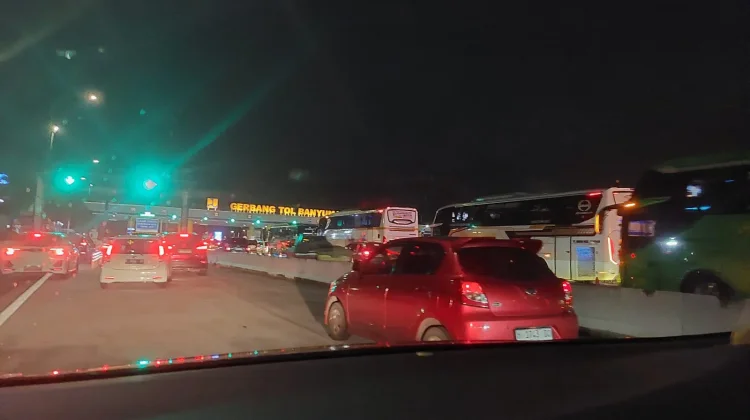 Arus Balik Lebaran Meningkat, One Way Lokal Diberlakukan di Tol Semarang-Solo