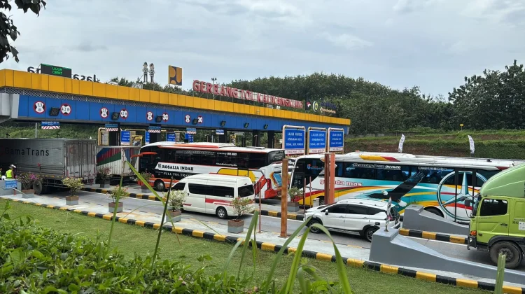 Momen Pelepasan One Way Nasional Arus Balik di GT Kalikangkung