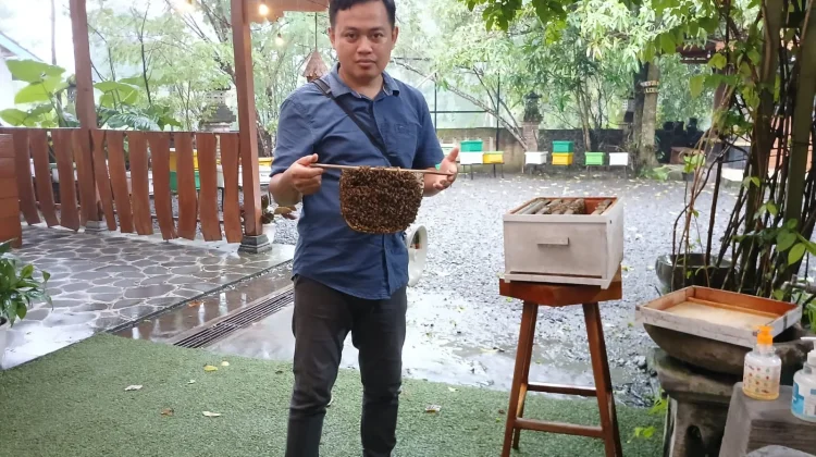 Libur Lebaran, UMKM Ashfa Madu Ramai Dikunjungi Wisatawan