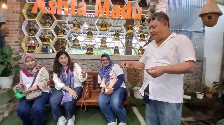Libur Lebaran, UMKM Ashfa Madu Ramai Dikunjungi Wisatawan
