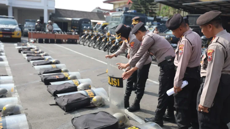 Pastikan Kesiapan Dalmas, Kapolres Semarang Cek Kelengkapan Anggota