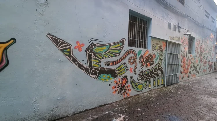 Puluhan Seniman Mural Tuangkan Ekspresi di Tembok Kampung Petemesan Semarang