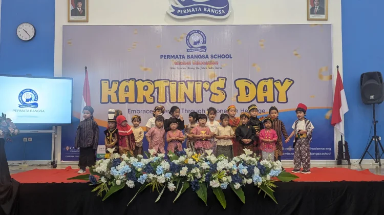 Seru, Fashion Show Meriahkan Kartini Day di Permata Bangsa School