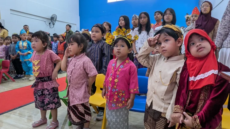 Seru, Fashion Show Meriahkan Kartini Day di Permata Bangsa School