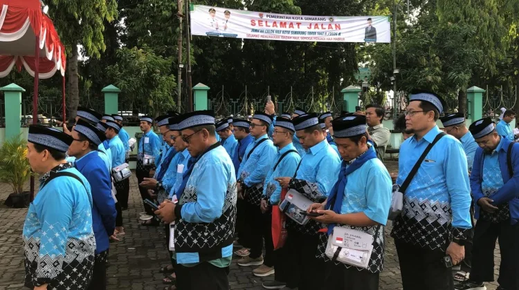 Calon Jemaah Haji Asal Semarang Diberangkatkan dari Islamic Center Manyaran