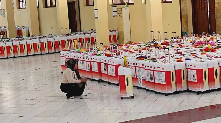Jelang Keberangkatan, Ribuan Koper Jemaah Haji Rembang Dikumpulkan